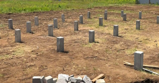 Фундамент на забивных жб сваях под ключ в Краснотурьинске - фундамент из забивных железобетонных свай цена от 3101 руб/м2