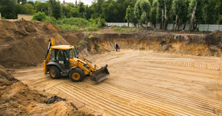 Разработка котлована Краснотурьинск стоимость за от 560 руб. м3 - заказать работы по копке и рытью котлованов | траншей
